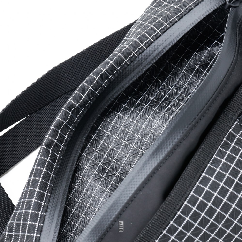 Sacoche with Poop Bag (Black)